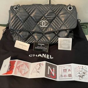 Vintage CHANEL In and Out XL Maxi quilted  bag